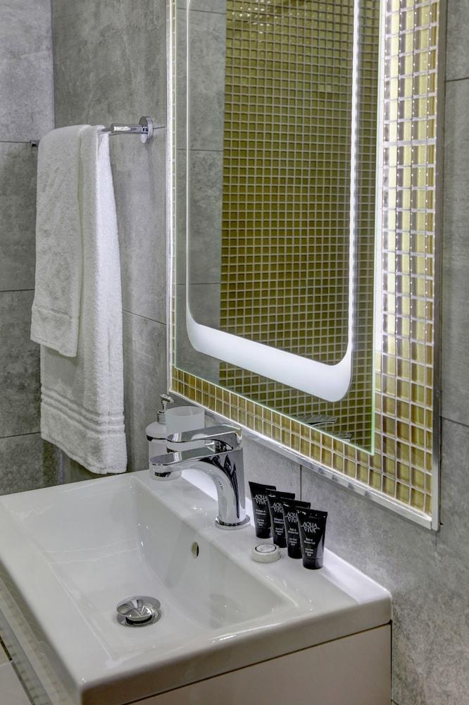 Putney Hotel; Bw Signature Collection Отель