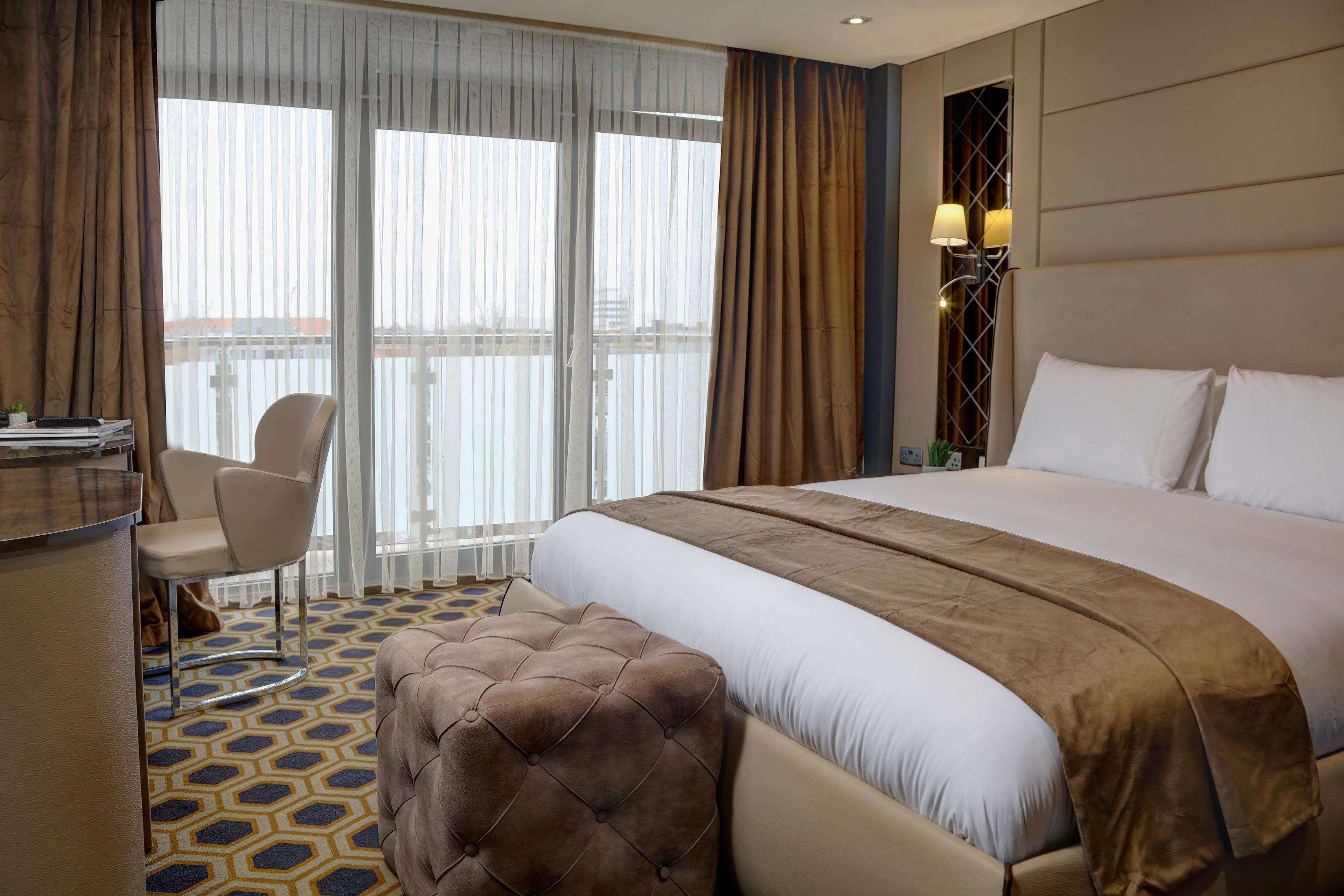 Отель Putney Hotel; Bw Signature Collection Лондон