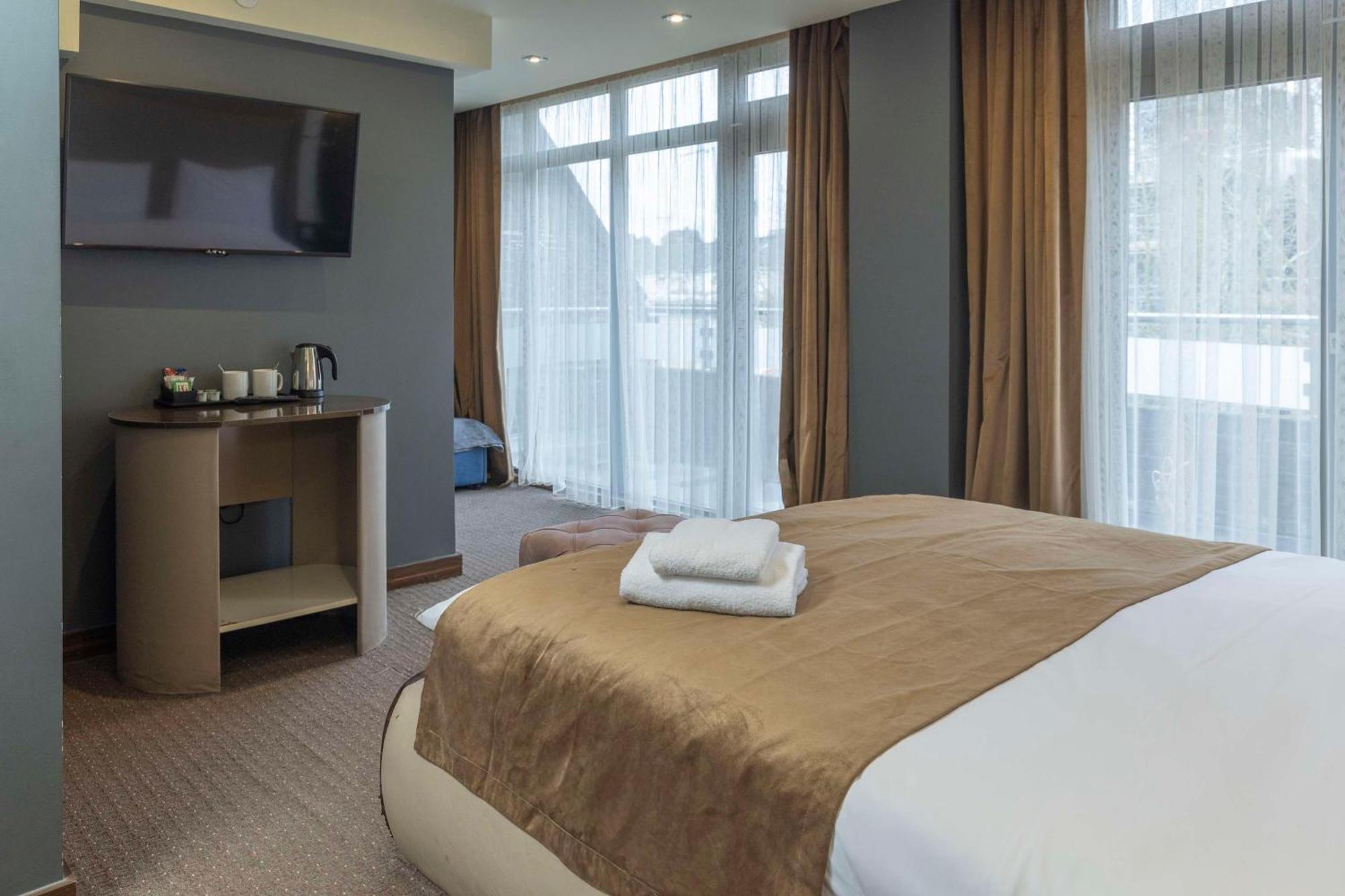 Putney Hotel; Bw Signature Collection Отель 4*